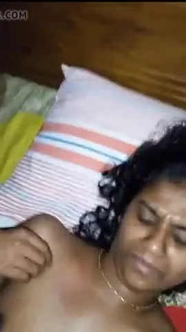 त्रिवेंद्रम वाली सेक्सी गर्लफ्रेंड की जोरदार देसी चुदाई करके माल उसके नंगे बदन पर छिड़कने वाला हिंदी बीएफ — screenshot 3