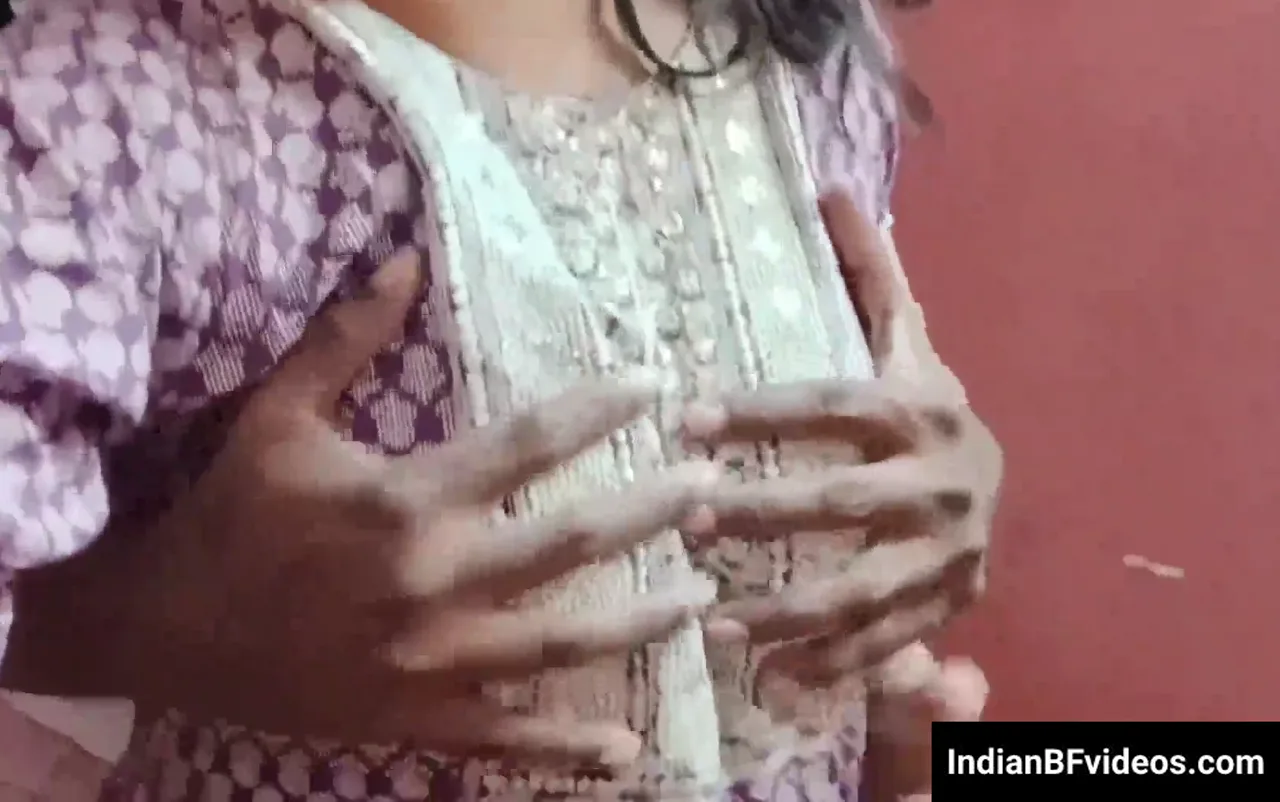 ब्यूटीफुल हॉर्नी भाभी होटल में लवर को ब्लोजॉब देके अपनी चुत चुदवाती हुई देसी सेक्स MMS