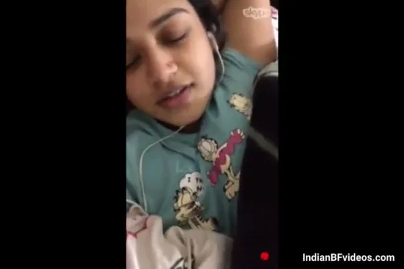 कॉलेज लवर्स ने वीडियो कॉल पर साथ हस्तमैथुन किया देसी चूत लंड MMS — screenshot 1
