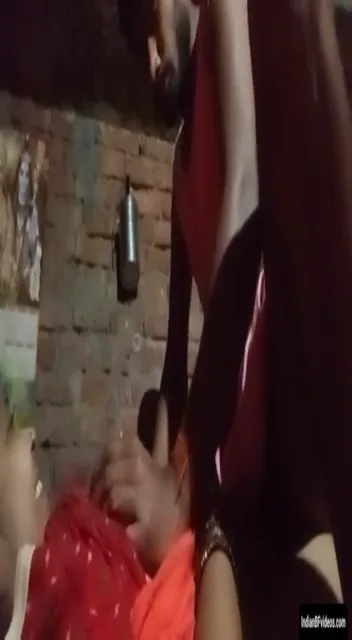 गांव की पत्नी ने पति को ब्रा ब्लाउज पहनाकर चूत चुदाई करवाई देसी एमएमएस — screenshot 3
