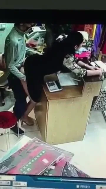 दिल्ली दुकान में नेपाली सेल्सगर्ल की जोरदार चोदाचोदी हिंदी बीएफ वीडियो — screenshot 9