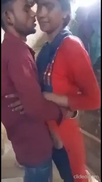 गरीब देहाती प्रेमी जोड़े ने झोपड़ी में किया जोरदार चुदाई किसिंग रोमांस हिंदी बीएफ वीडियो — screenshot 2