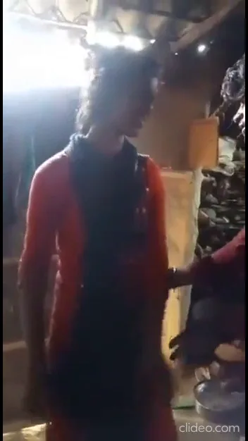 गरीब देहाती प्रेमी जोड़े ने झोपड़ी में किया जोरदार चुदाई किसिंग रोमांस हिंदी बीएफ वीडियो — screenshot 6