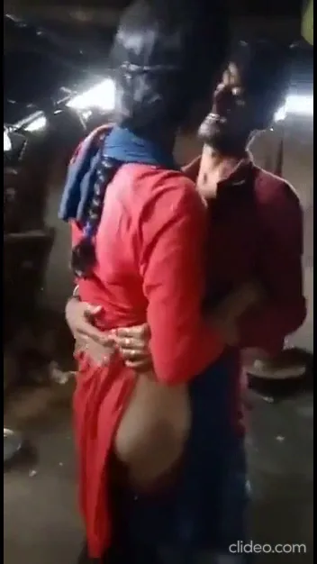 गरीब देहाती प्रेमी जोड़े ने झोपड़ी में किया जोरदार चुदाई किसिंग रोमांस हिंदी बीएफ वीडियो — screenshot 10