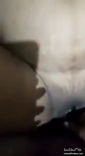 बीवी की काली चिकनी मोटी चूत की जोरदार चुदाई देसी सेक्स हिंदी बीएफ वीडियो — screenshot 2