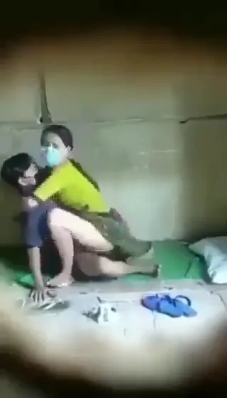 त्रिपुरा लवर्स की दीवार छेद से चुपके चुदाई फिल्माई देसी बीएफ — screenshot 1