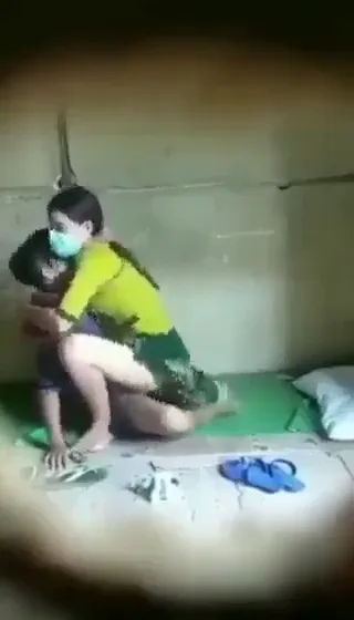त्रिपुरा लवर्स की दीवार छेद से चुपके चुदाई फिल्माई देसी बीएफ — screenshot 2
