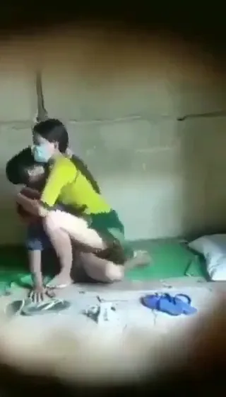 त्रिपुरा लवर्स की दीवार छेद से चुपके चुदाई फिल्माई देसी बीएफ — screenshot 3