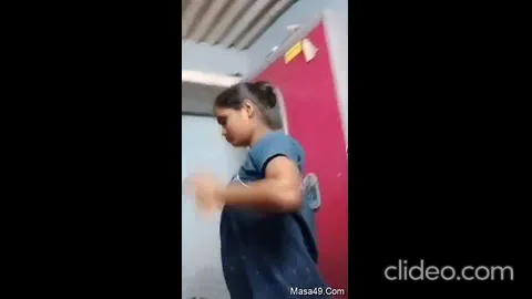 कपड़े बदलती साउथ इंडियन बीवी को पति ने नंगा करके चोदा वीडियो — screenshot 6