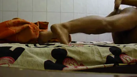 होटल रूम में देसी माल की चूत और गांड चोदकर माल निकाला बीएफ वीडियो — screenshot 2