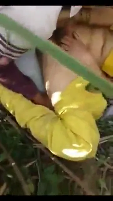 विलेज रंडी को दो लंड से एक साथ चोदा गांव चुदाई वीडियो — screenshot 9
