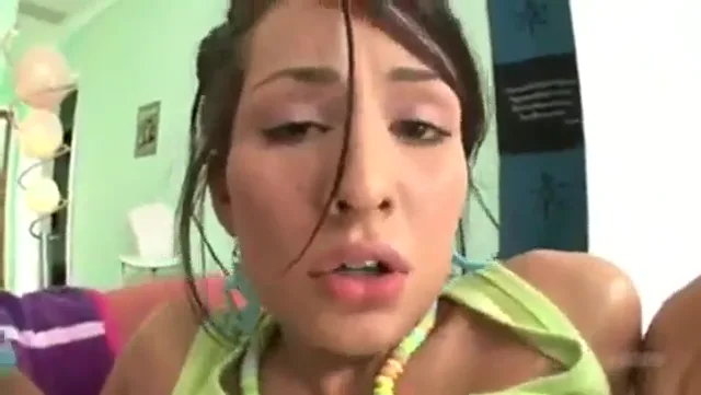 इंग्लिश टीन की हार्डकोर चूत फकिंग और लंड चुसाई वाली अंग्रेजी बीएफ वीडियो — screenshot 1