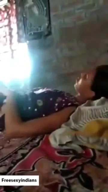 क्यूट चेहरे वाली देसी लड़की का लंड चूसना और चूत फकिंग का हिंदी बीएफ वीडियो — screenshot 2