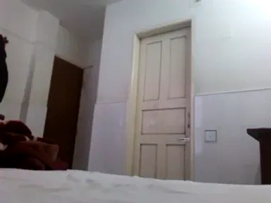 हॉटेल में बीवी को चोदने के लिए उतावला पति की देसी चुदाई हिंदी बीएफ वीडियो — screenshot 1