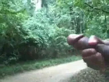राह में गुजरती अनजान औरत के सामने मुट्ठ मारकर माल गिराने वाला सेक्स वीडियो