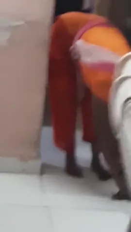 पोछा लगाती कामवाली की मोटी बूब्स वाली देसी चुदाई वाली वीडियो — screenshot 5