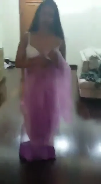 हॉट इंडियन वाइफ ने पति का आंड चूसकर ब्लोजॉब दिया देसी बीएफ वीडियो — screenshot 2