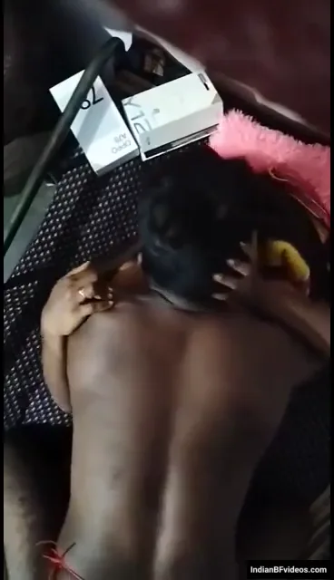 मिसिनरी पोजीशन में तमिल कपल की जोरदार चुदाई करते हुए देसी सेक्स वीडियो — screenshot 4