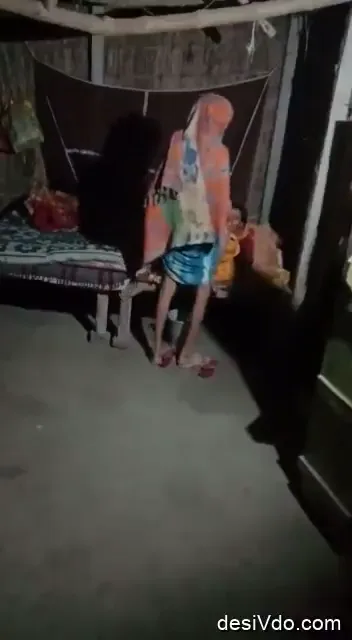 रात को सोते वक्त ससुर बहू की देहाती चुदाई गांव की ब्लू फिल्म हिंदी बीएफ वीडियो — screenshot 1