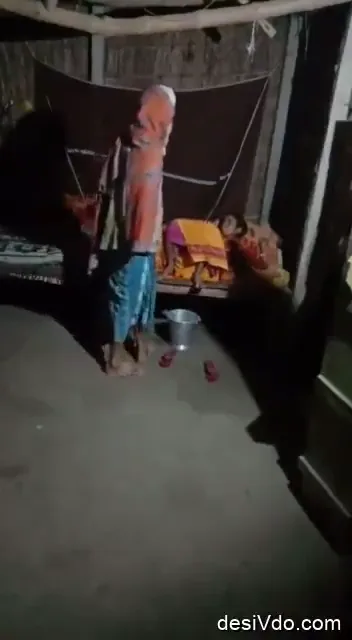 रात को सोते वक्त ससुर बहू की देहाती चुदाई गांव की ब्लू फिल्म हिंदी बीएफ वीडियो — screenshot 2