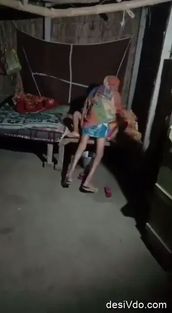 रात को सोते वक्त ससुर बहू की देहाती चुदाई गांव की ब्लू फिल्म हिंदी बीएफ वीडियो — screenshot 3