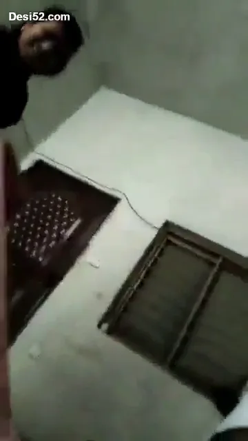 देसी वाइफ को किराये के कमरे में लाकर जोर से चोदा हिंदी सेक्स वीडियो — screenshot 2