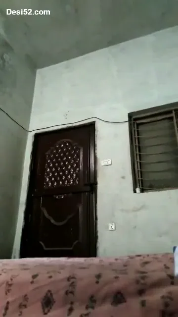 देसी वाइफ को किराये के कमरे में लाकर जोर से चोदा हिंदी सेक्स वीडियो — screenshot 4
