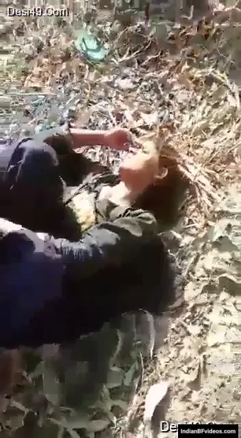 गांव की औरत लफंगों से चुदना चाहती है देहाती चुदाई गांव बीएफ सेक्स — screenshot 1