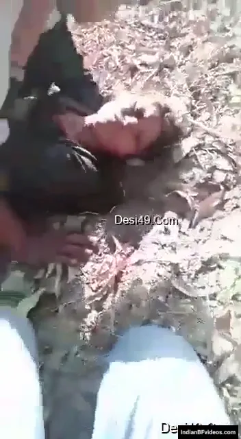 गांव की औरत लफंगों से चुदना चाहती है देहाती चुदाई गांव बीएफ सेक्स — screenshot 4