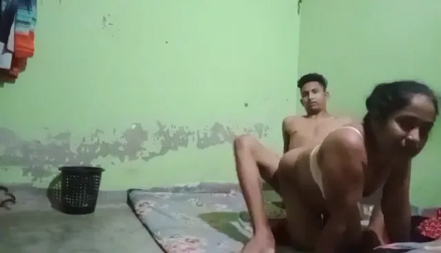 देसी विलेज भाभी की चूत देवर जी ने जोरदार चोदकर शांत की ब्लू फिल्म वीडियो — screenshot 8