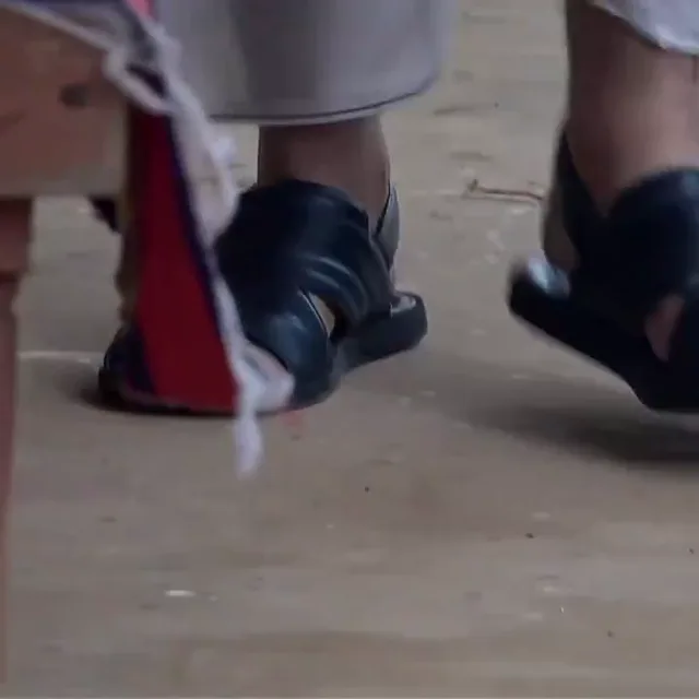 साली को बाथरूम में नहाते देख जीजा ने लंड हिलवाया देसी चुदाई — screenshot 4