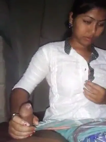 कस्टमर के लंड को सर्विस देकर चिकनी चूत चुदवाती खूबसूरत कॉलगर्ल देसी बीएफ — screenshot 4