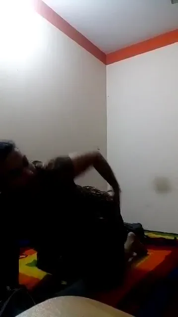 ट्रेन में छक्के से लंड चुसवाकर उसकी गांड मारने का गे सेक्स वीडियो MMS — screenshot 8