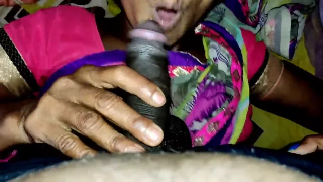 देसी गांव की सेक्सी आंटी की मोटे लंड वाली चुदाई और जोरदार चुसाई मस्त ब्लू फिल्म हिंदी बीएफ — screenshot 1