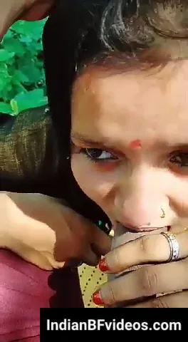 गाँव की क्यूट माल ने जंगल में जाकर बड़ा लंड चूसा ब्लोजॉब देसी बीएफ — screenshot 4