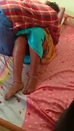 स्टूडियो में बनती इंडियन ब्लू फिल्म की असली चुदाई वाली सेक्स वीडियो — screenshot 4