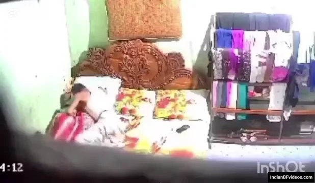 ठरकी मुस्लिम आदमी बीवी और बेटी के साथ फैमिली सेक्स देसी बीएफ