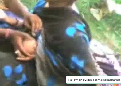 आंध्र आंटी को पार्क में लिटाकर मोटे लंड से चोदा हॉट देसी चुदाई — screenshot 4