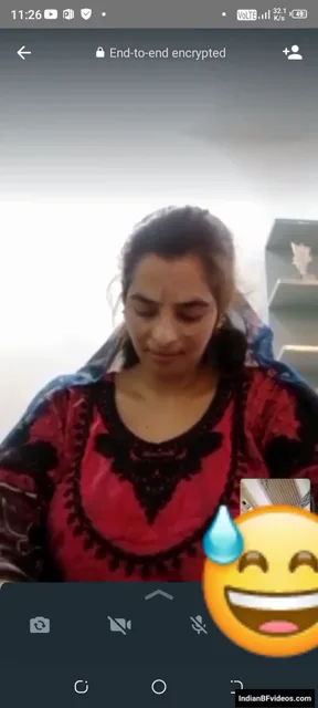 पपीते जैसे बड़े बूब्स वाली पाकिस्तानी भाभी नंगी देसी एमएमएस वीडियो — screenshot 3