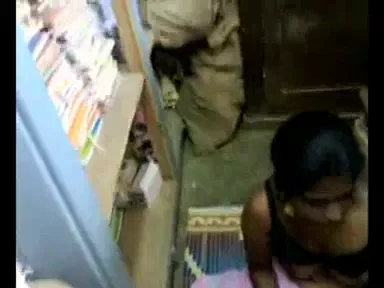 ऑफिस में प्यून ने जवान लड़की को फांसा और देसी सेक्स करके चूत चुदाई की एमएमएस वीडियो — screenshot 1