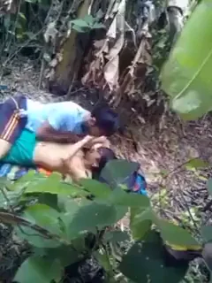 फार्म हाउस के बगीचे में केयरटेकर लवर्स ने खुलेआम देहाती चुदाई की सेक्स वीडियो — screenshot 4