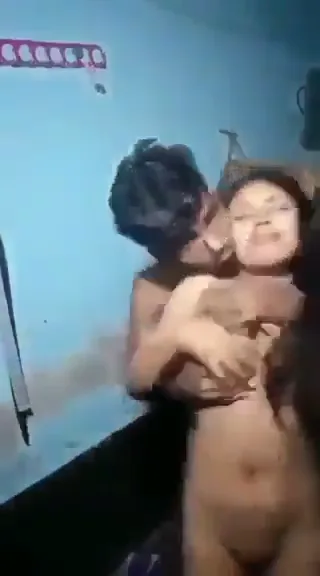 खड़े खड़े नंगे देहाती प्रेमी जोड़े ने किया हॉट किसिंग और चुदाई रोमांस वीडियो — screenshot 1