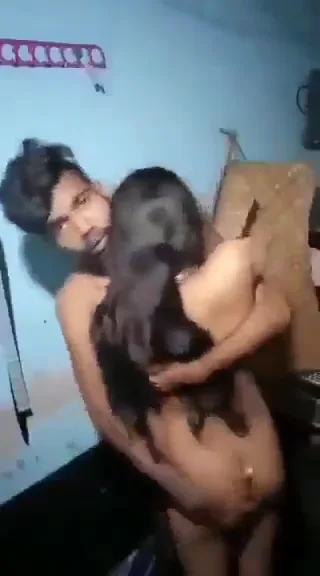 खड़े खड़े नंगे देहाती प्रेमी जोड़े ने किया हॉट किसिंग और चुदाई रोमांस वीडियो — screenshot 2