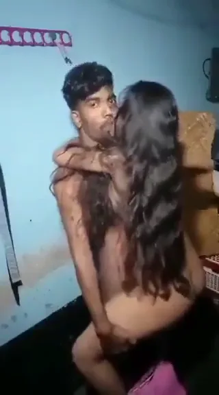 खड़े खड़े नंगे देहाती प्रेमी जोड़े ने किया हॉट किसिंग और चुदाई रोमांस वीडियो — screenshot 3
