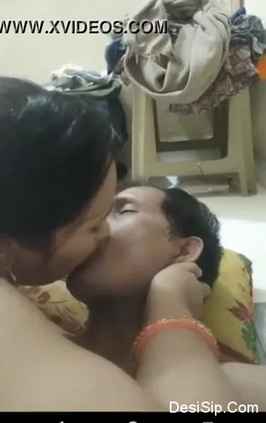 देसी इंडियन कपल की गर्म चूत चुदाई रोमांस MMS वीडियो — screenshot 5
