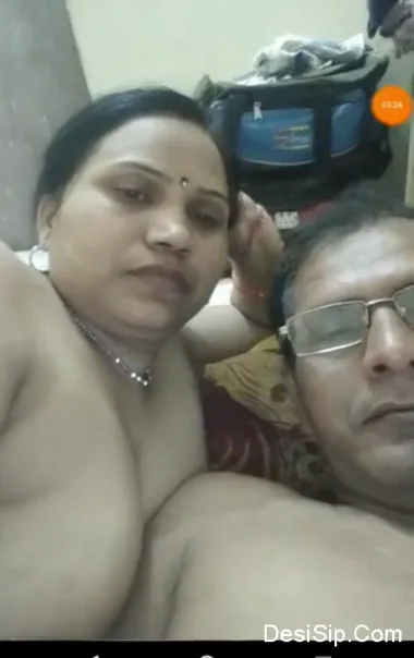 देसी इंडियन कपल की गर्म चूत चुदाई रोमांस MMS वीडियो — screenshot 9
