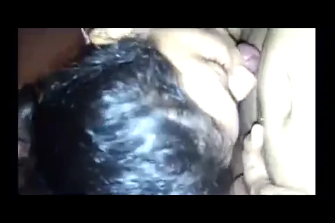 बॉयफ्रेंड का गुलाबी लंड सीने से रगड़कर चुसती चुदासी गर्लफ्रेंड वीडियो — screenshot 5