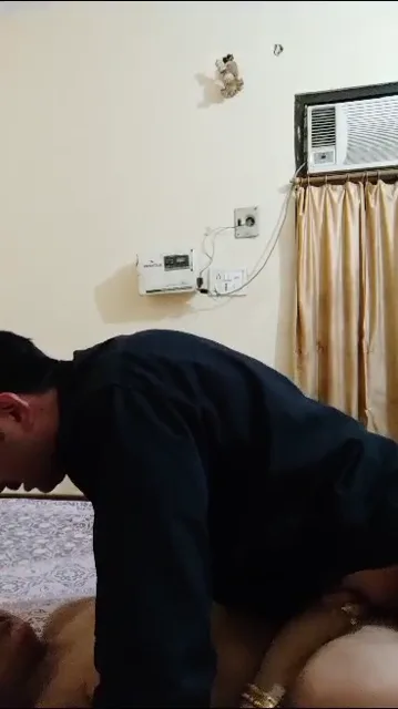 मराठी भाभी को फौजी पति ने जोरों से चोदा चूत चुदाई हिंदी बीएफ — screenshot 3