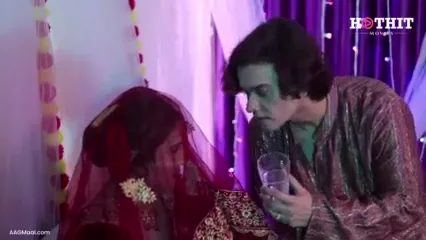 पप्पू जैसे पति को सुहागरात में चोदना सिखाती लफड़ैल दुल्हन की चुदाई — screenshot 1