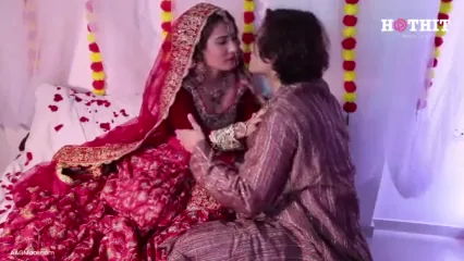 पप्पू जैसे पति को सुहागरात में चोदना सिखाती लफड़ैल दुल्हन की चुदाई — screenshot 2